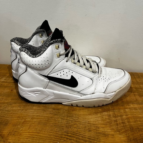 Nike men’s air flight lite ll white and black GUC size 8 minor marks shown* - Picture 9 of 14